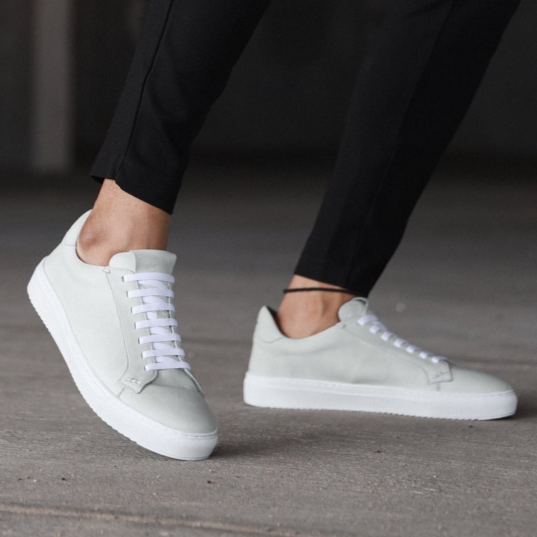 36's Laceless Low Top