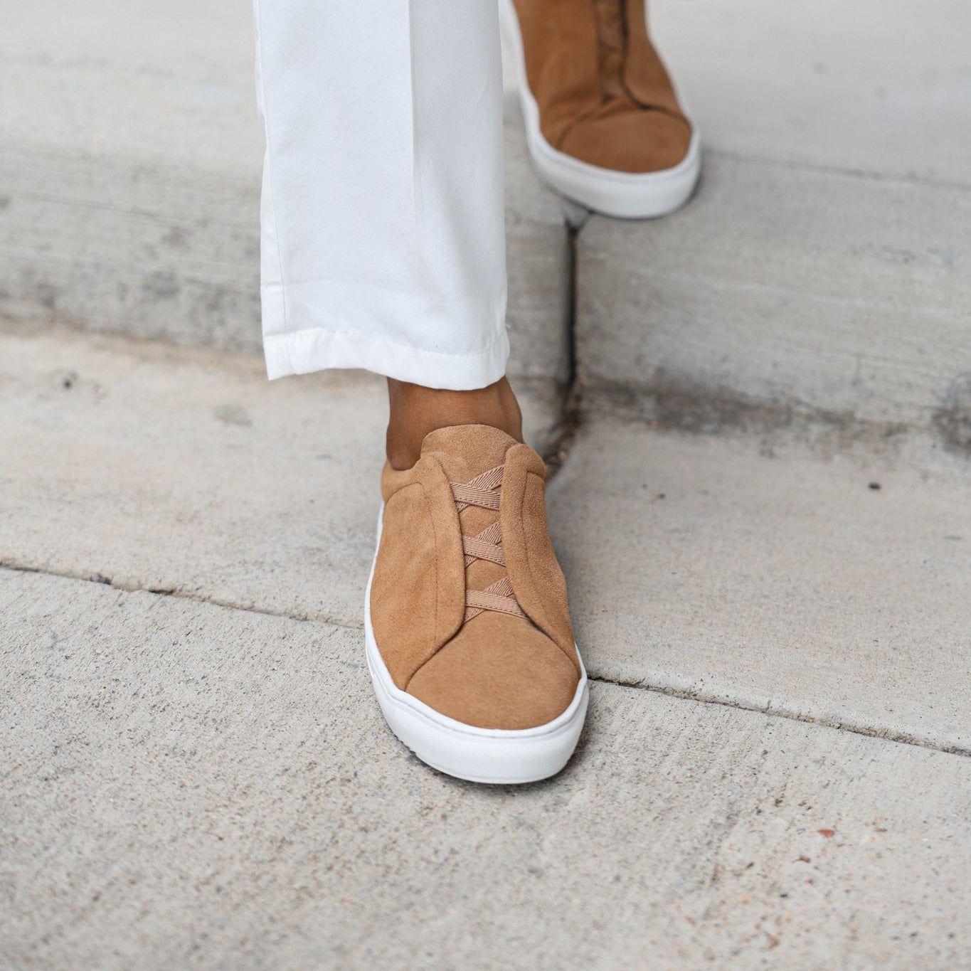 33's Laceless Low Top